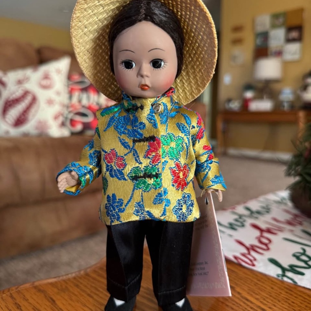 Vintage Madame Alexander Miniature Showcase 8” Doll China #572 in Original Box